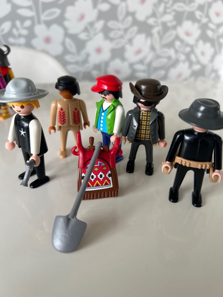Playmobil cowboys and Indian figures