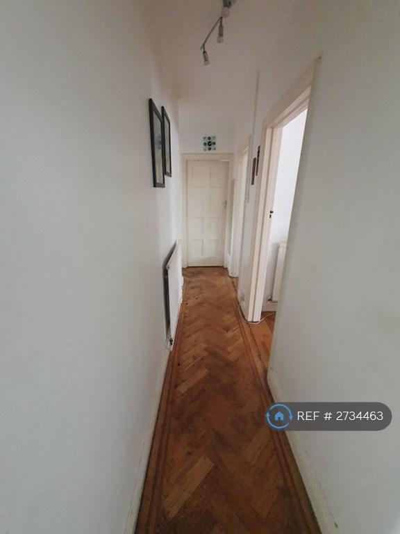 2 bedroom flat in Hurstwood Court, London, NW11 (2 bed) (#2734463)