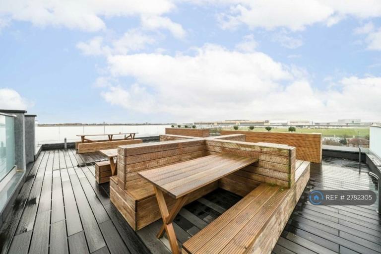 1 bedroom flat in Circa Apartments, Harlington, Hayes, UB3 (1 bed) (#2782305)