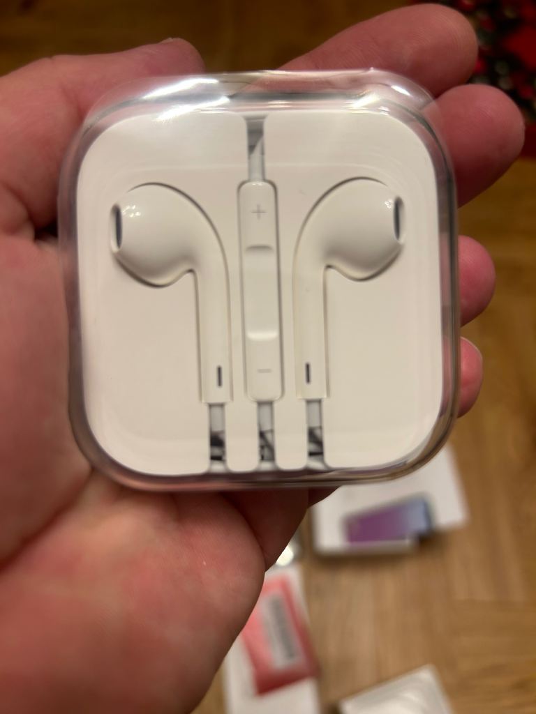 Apple iPhone xr boxed instructions white free case ear pod headphones 64gb phone 