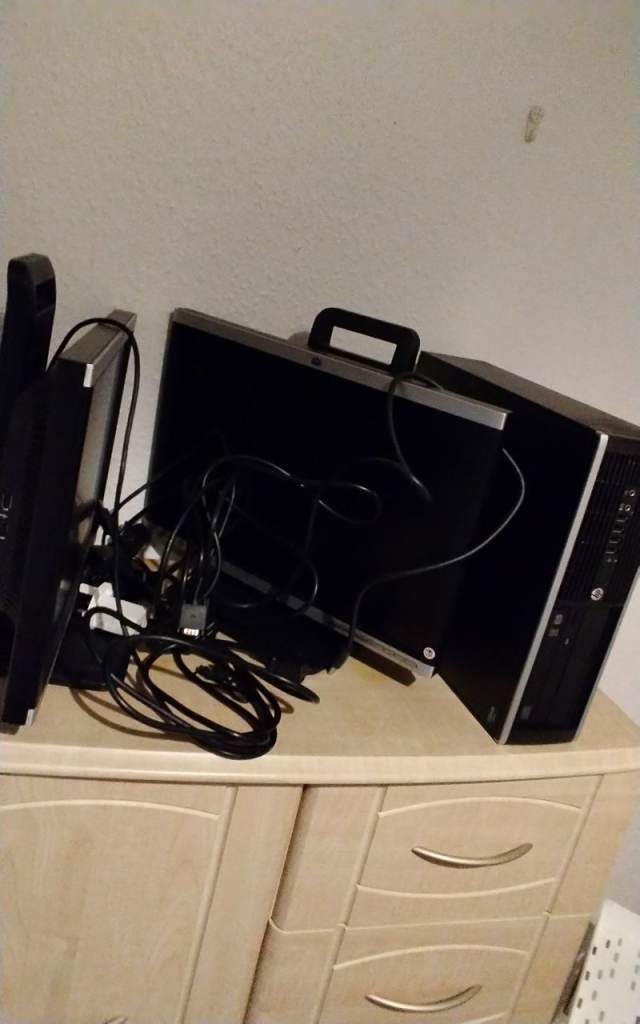 2 screens pc with mouse & keyboard