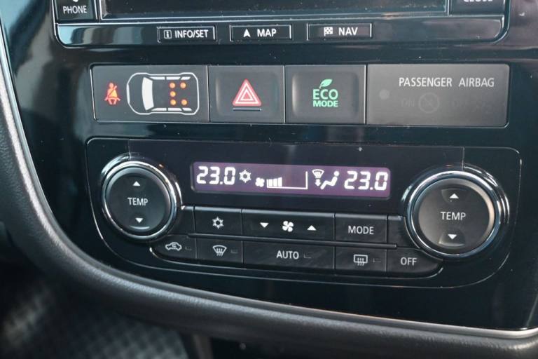 2017 Mitsubishi Outlander 2.2 DI-D 4 SUV 5dr Diesel Manual 4WD Euro 6 (s/s) (147 ps) ESTATE Diese...