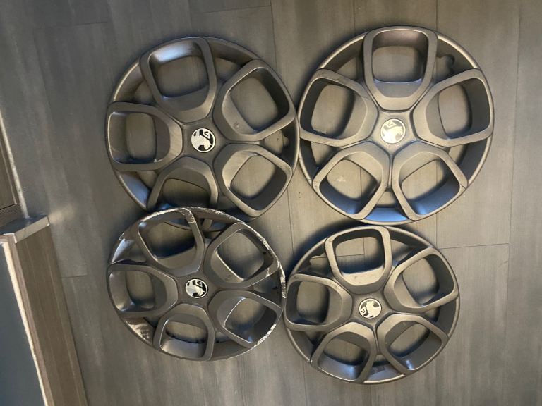 2025 genuine Vauxhall Vivaro 17" graphite grey wheel trim 