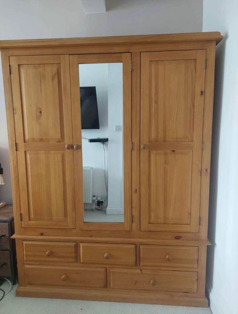 The Cotswold Company triple solid oak wardrobe with full length mirror