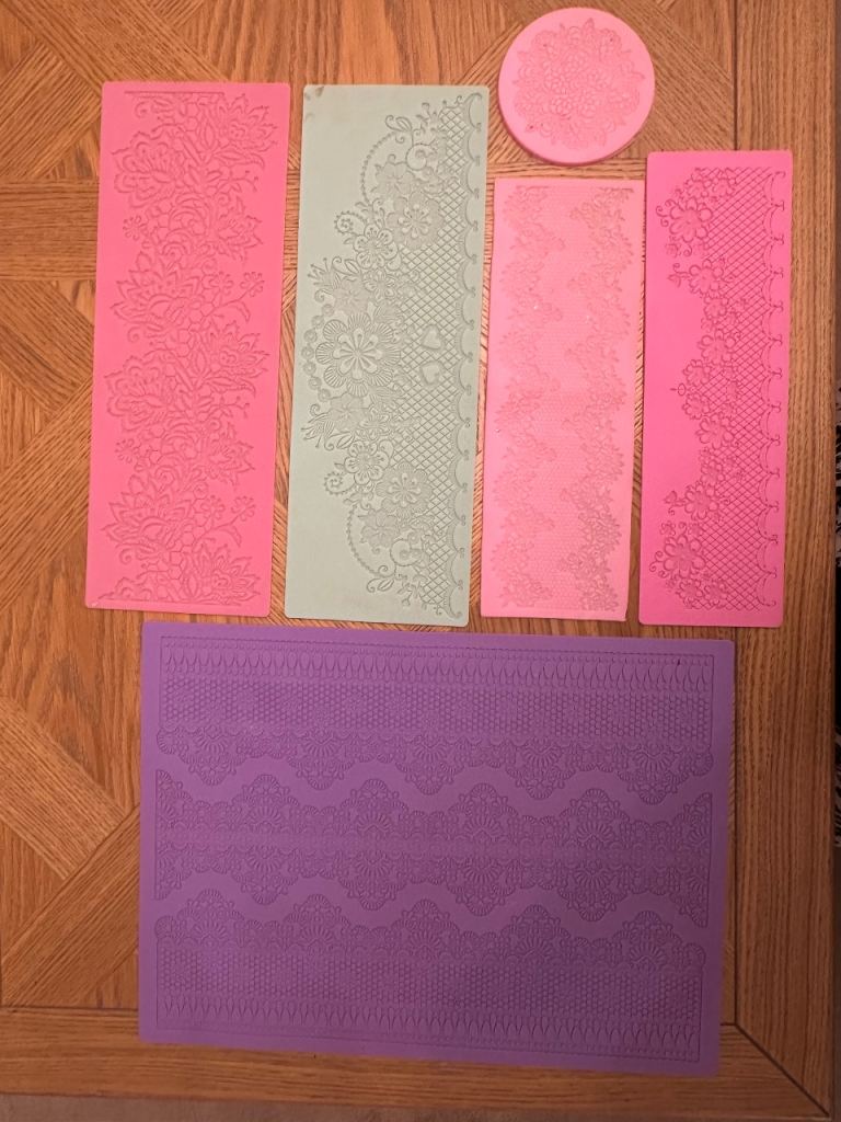 Cake decorating lace mats