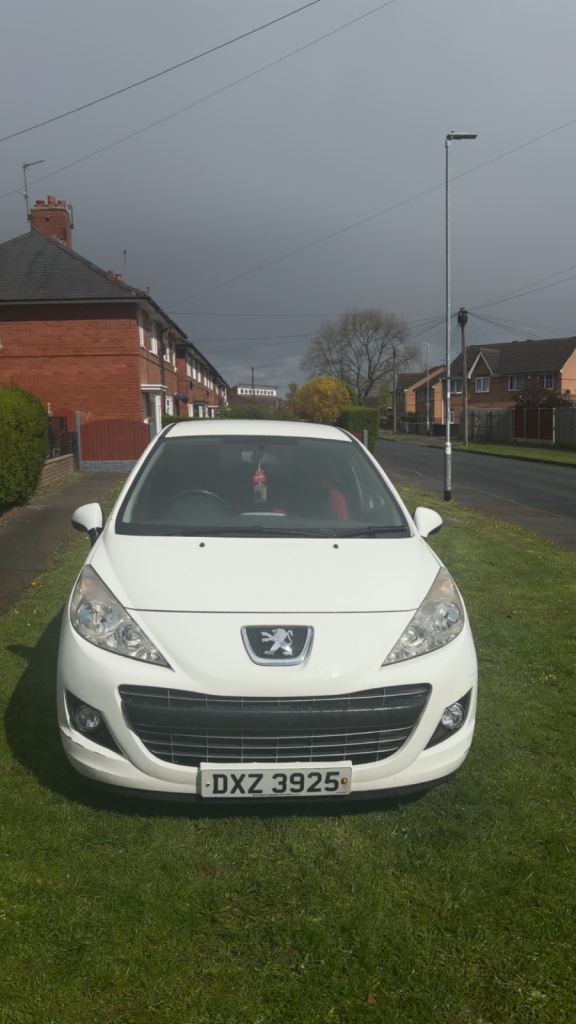 Peugeot 207 1.6 diesel SPORTIUM - £20 road tax!!