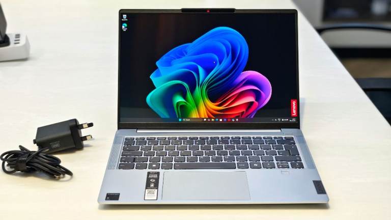 Lenovo IdeaPad Slim 5 14Q8X9 – 32GB RAM 1TB Snapdragon X Plus X1P42100, 14" OLED
