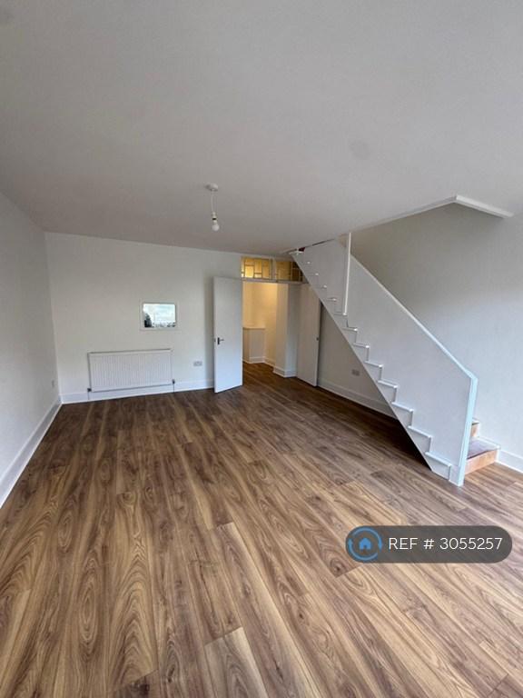 2 bedroom house in St Georges Terrace, London, E6 (2 bed) (#3055257)