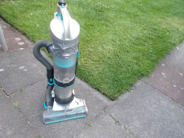 Hoover Upright Vacuum Cleaner – Good Condition