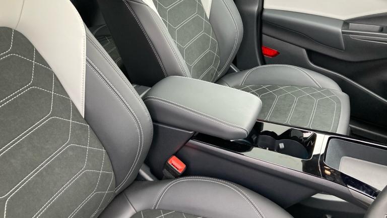 2025 Ford Puma 123kW Premium 43kWh 5dr Auto Electric Hatchback Hatchback Electric Automatic