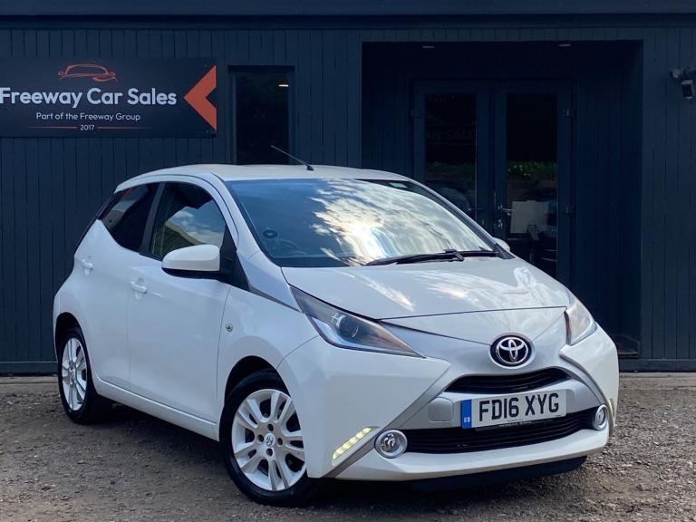 TOYOTA AYGO 1.0 VVT-i x-pure Hatchback 5dr Petrol Manual, Â?20 Tax, Camera, BT