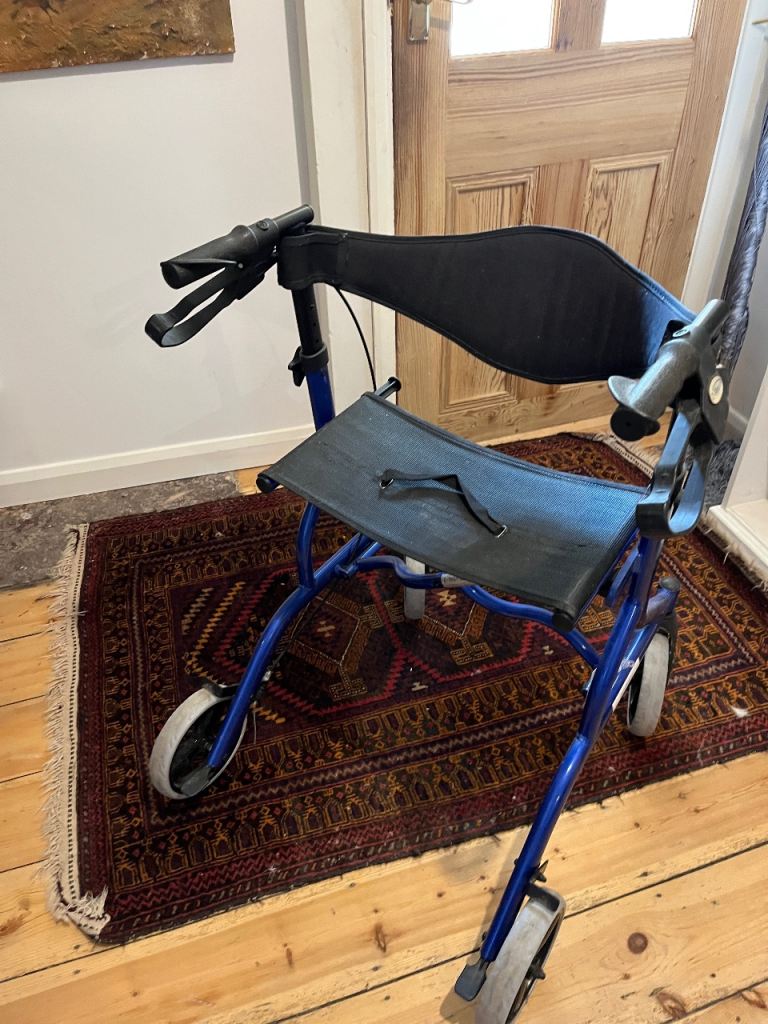 Mobility aid - Walker 