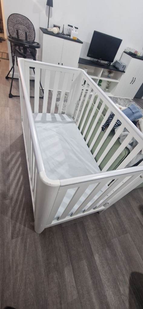 Baby cot good condition 