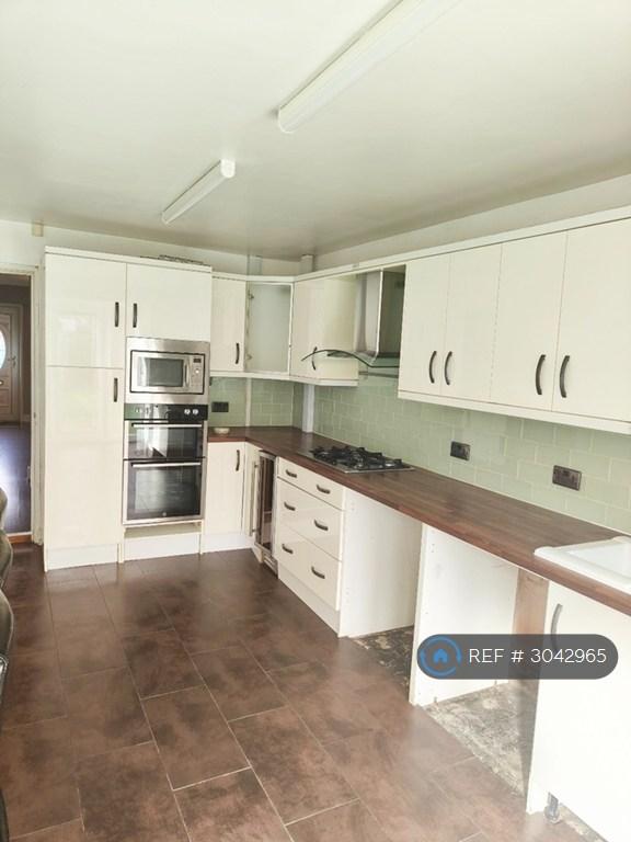 3 bedroom house in Cloughfield Avenue, Salford, M5 (3 bed) (#3042965)