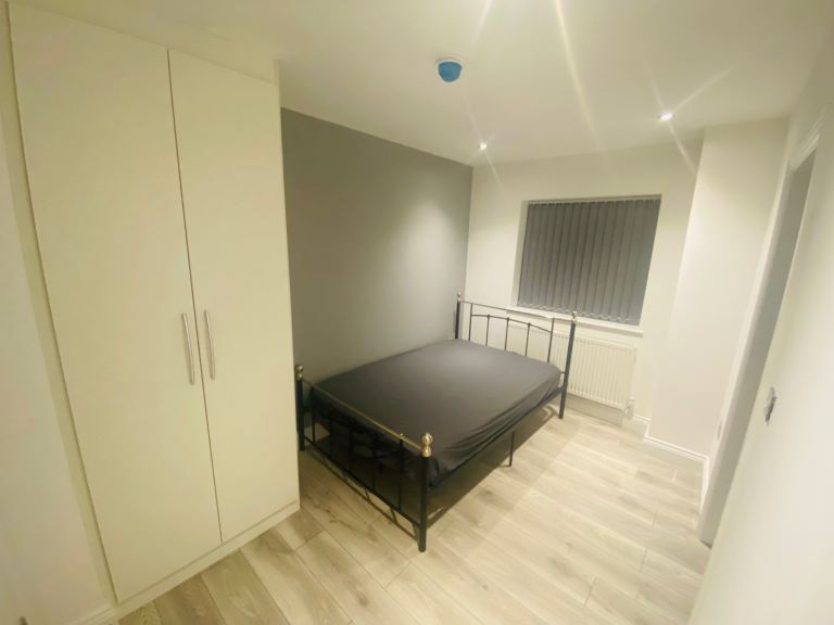 Double en-suite room available to rent! 