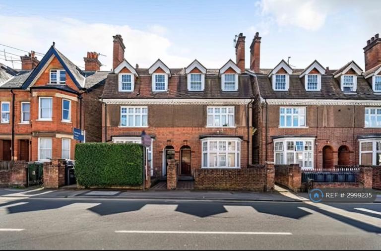Studio flat in York Road, Guildford, GU1 (#2999235)