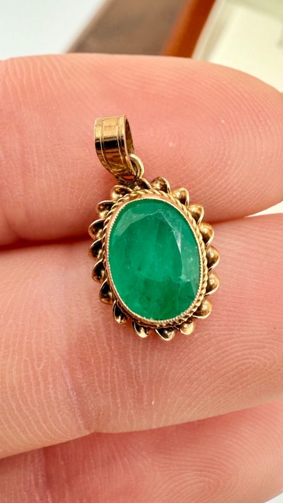 Fine 9ct Gold Emerald Vintage Pendant 