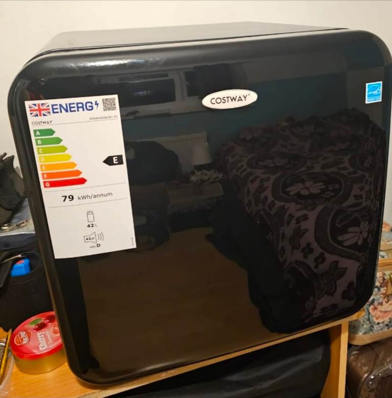Mini fridge 