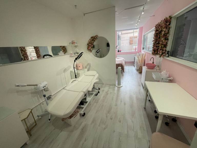 Beauty Room | Therapy Room | Salon to Rent in Hackney Wick E9