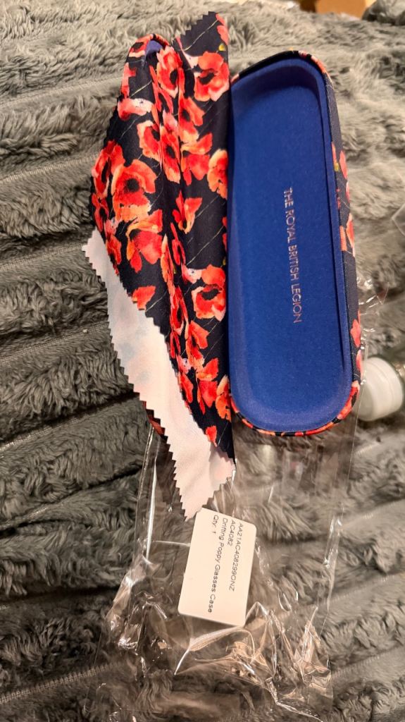 OFFICIAL ROYAL BRITISH LEGION Drifting Poppy Glasses Case - AC4082 - ALL PROFITS GO TO CHARITY