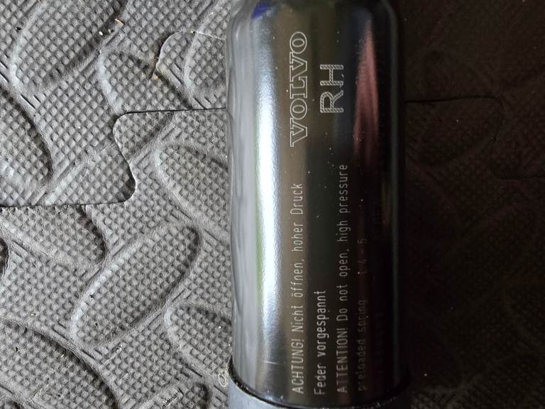 Volvo xc40 right hand electric boot strut