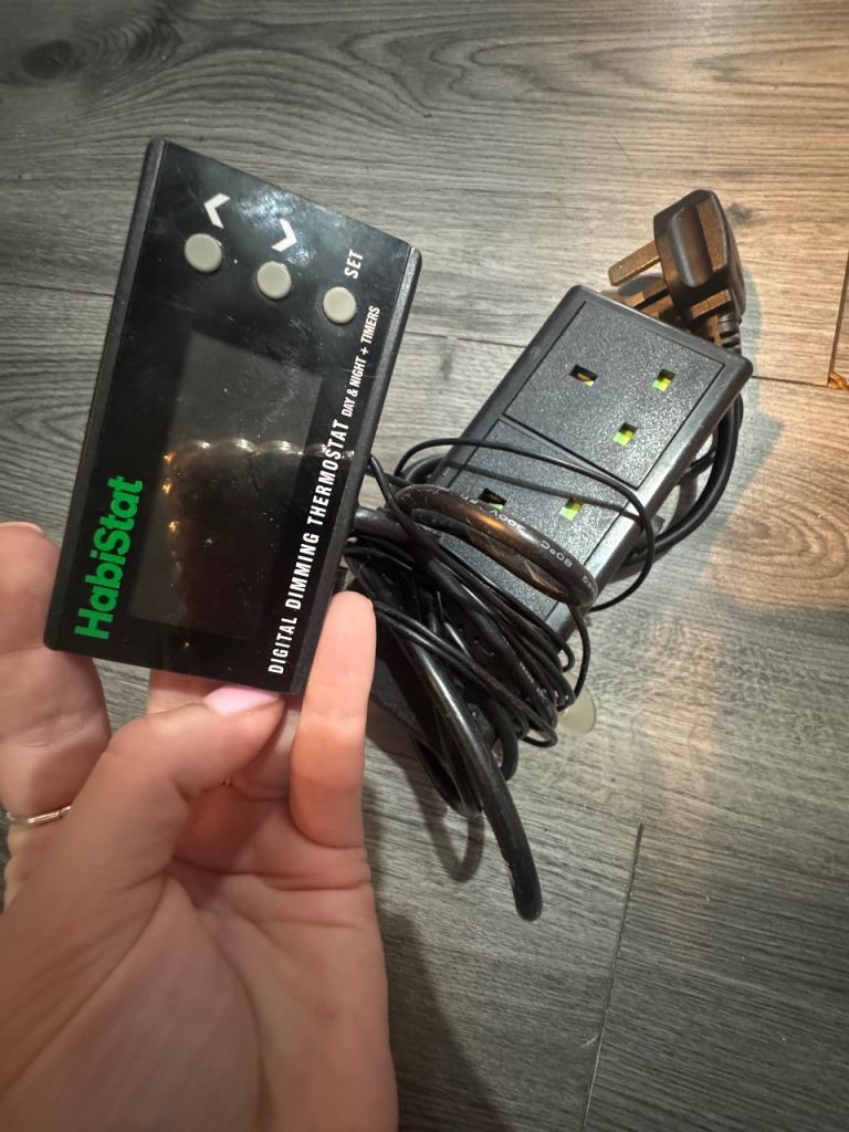 Habistat Digital Dimming Thermostat Day/night timer 