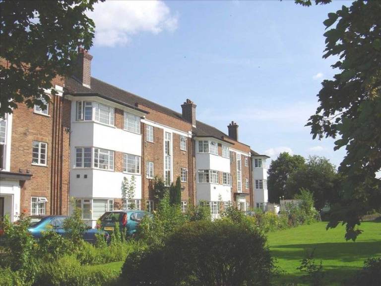 A 3 double bedroomed flat in beautiful location