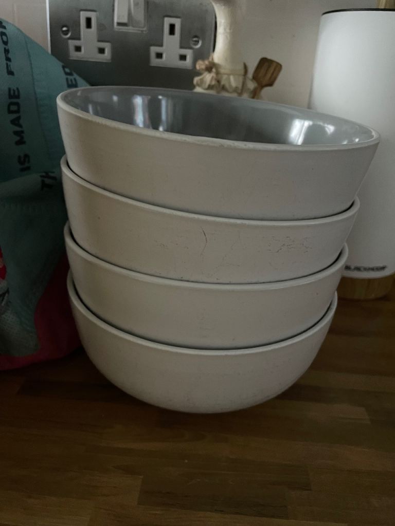 Free grey & white bowls x4