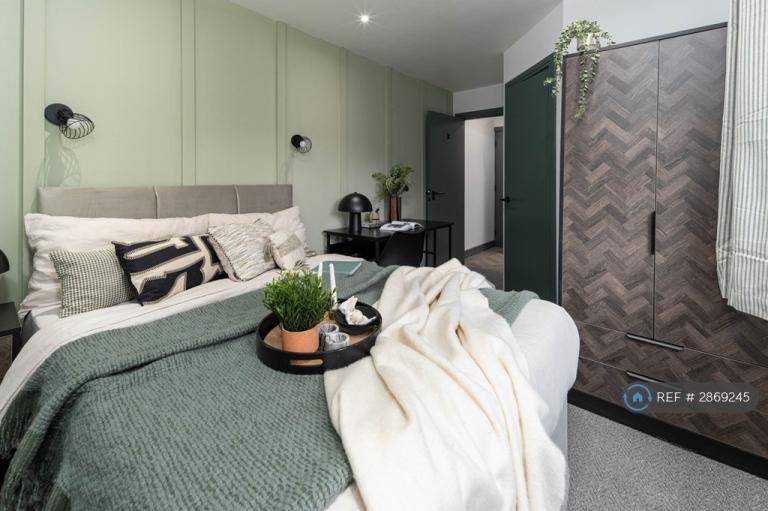1 bedroom in Monmouth Avenue, Bury, BL9 (#2869245)