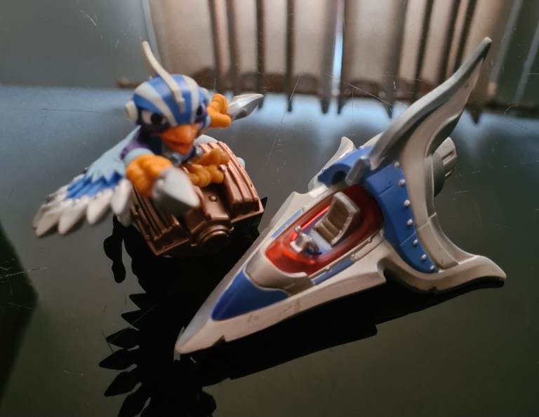Skylanders Superchargers Stormblade & Sky Slicer Vehicle