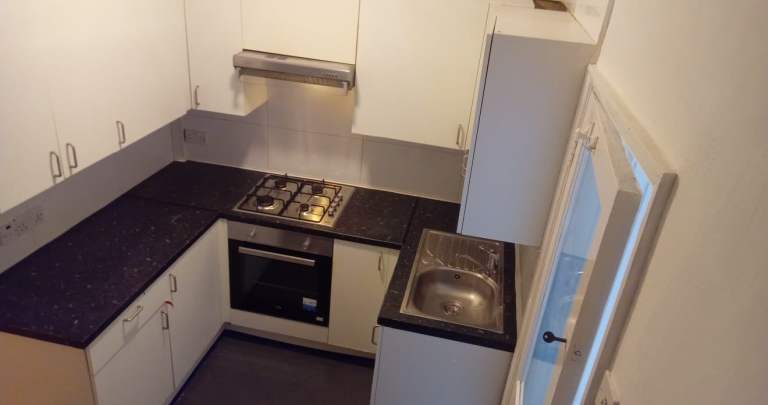 Two-Bedroom Semi-Detached House to Let – Tooting South West London