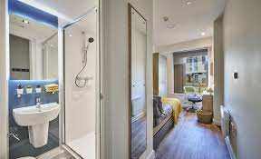 Lovely ensuite room in Deakins Place NG7