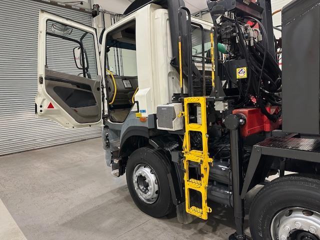 DAF TRUCKS CF85 360 8x4 Day Cab Steel Tipper Grab