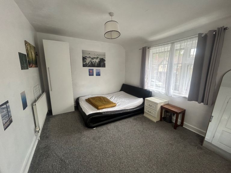 Clean spacious fully furnished room available