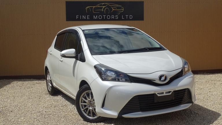 TOYOTA YARIS 1.3 Dual VVT-i Design White Auto Petrol 2015