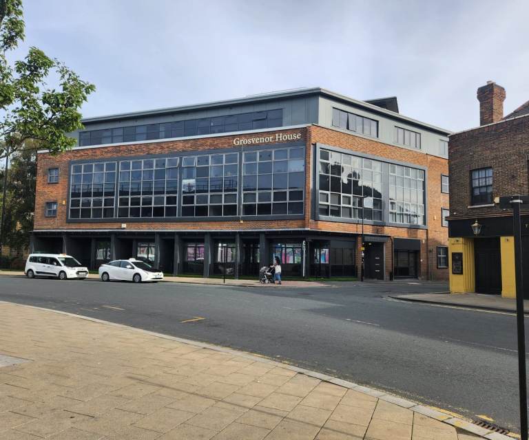 STUDIO FLAT TO LET _ WAKEFIELD _ WF1 3JF