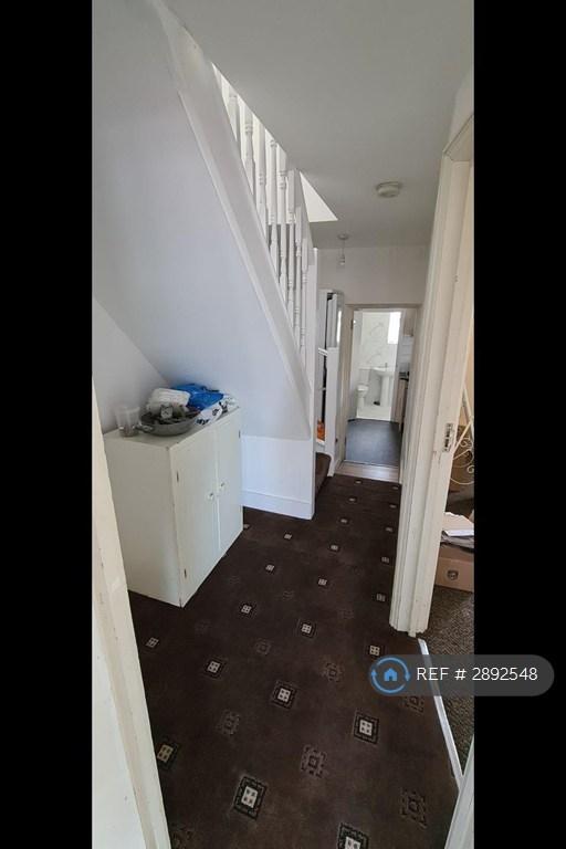 2 bedroom flat in Ley Street, Ilford, IG1 (2 bed) (#2892548)
