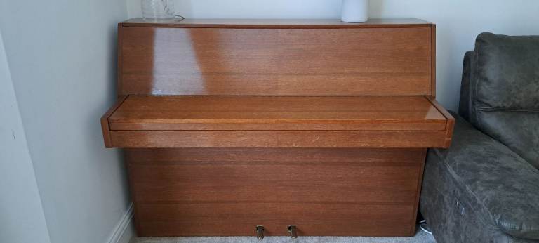 Topic Acoustic Piano