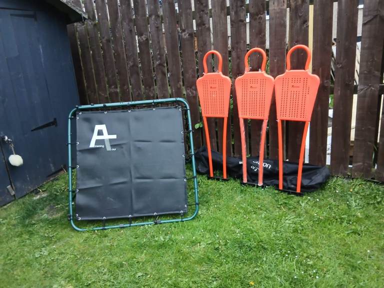 Rebounder and mannequins 