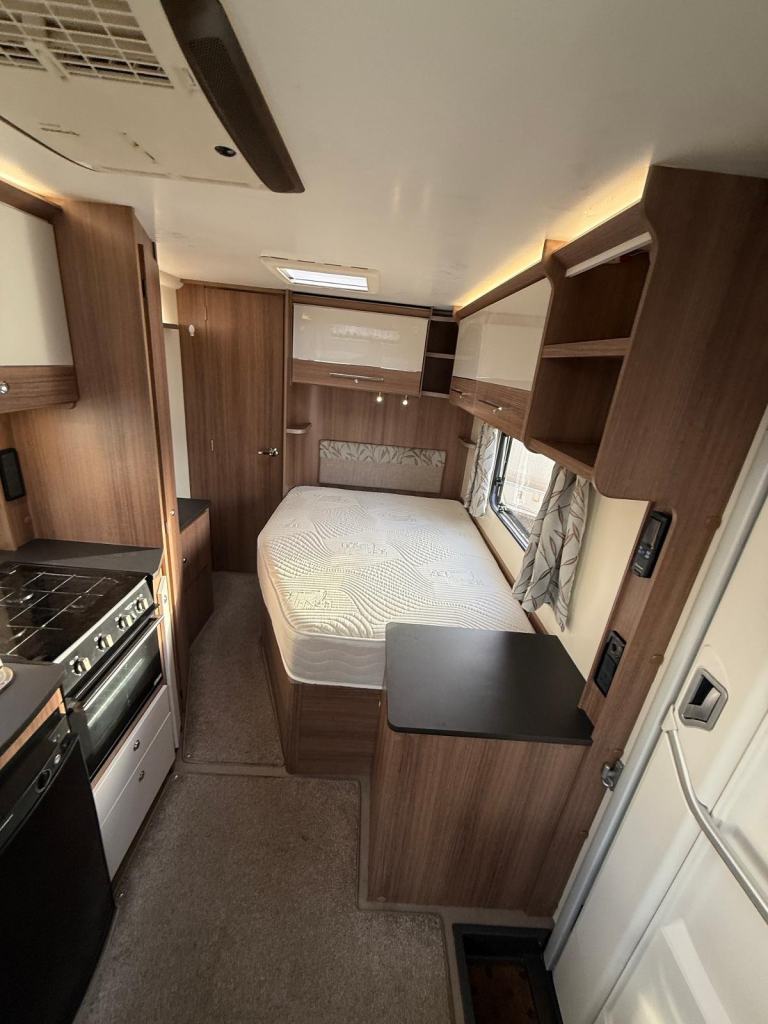 Bailey Advance 76-2 Fixed Bed Full Rear Bathroom