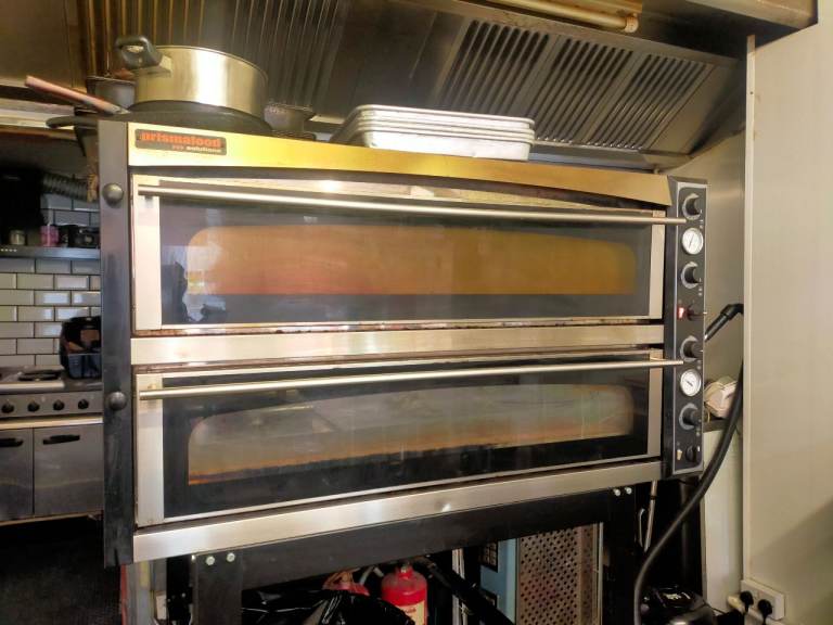 Double Dec pizza oven