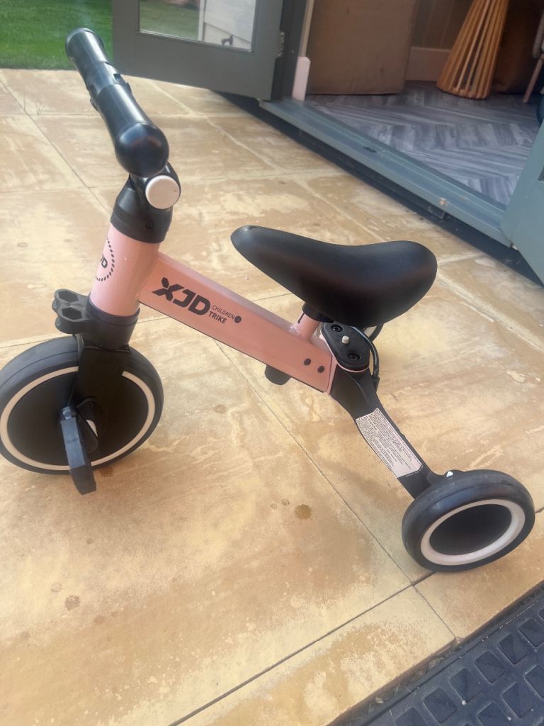 Lovely XJD 3-in-1 trike that converts into a balance bike