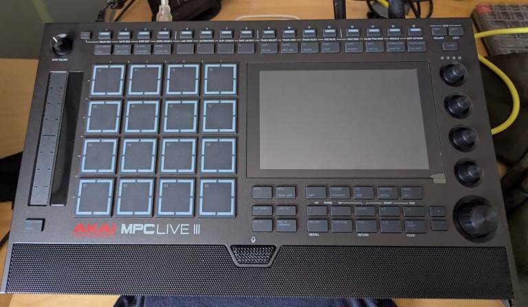 Akai MPC live 3 new 