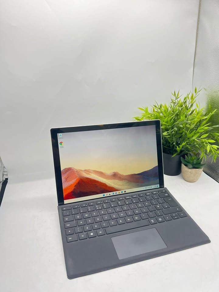 Microsoft Surface Pro – Ultra Thin | i5 7th Gen | 8GB RAM | 256GB SSD | Windows 11 Pro 