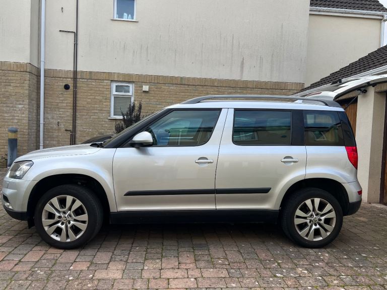 Skoda, YETI, Hatchback, 2015, Semi-Auto, 1197 (cc), 5 doors