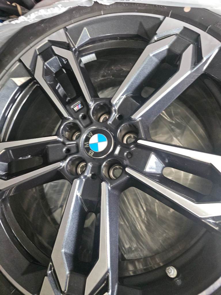 New Genuine BMW X1 X2 871M 19” Alloy Wheel and tyres x4 