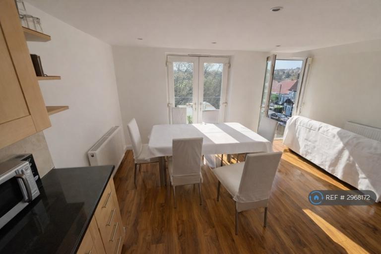 3 bedroom house in Ridgeway Avenue, Barnet, EN4 (3 bed) (#2968172)
