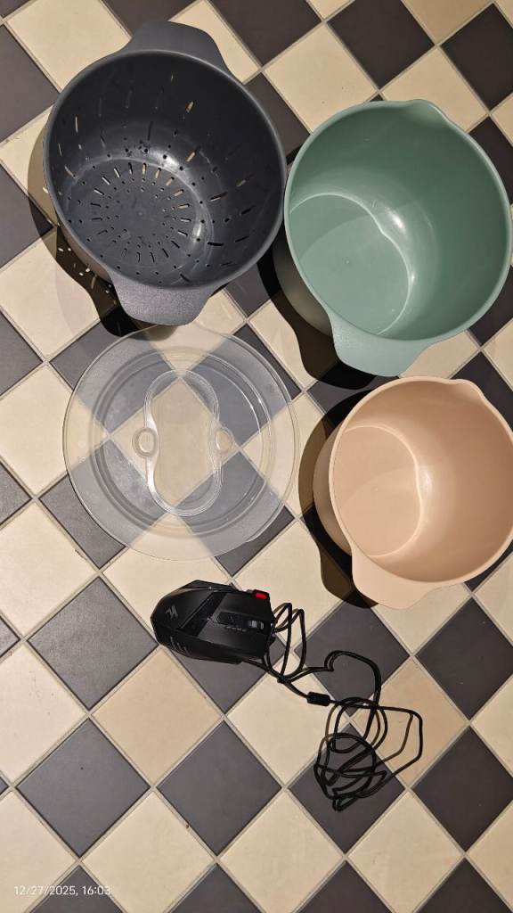 Used nested mixing bowls and a gaming mouse