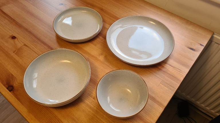 30x Pieces, Dinner Plates + Bowls 