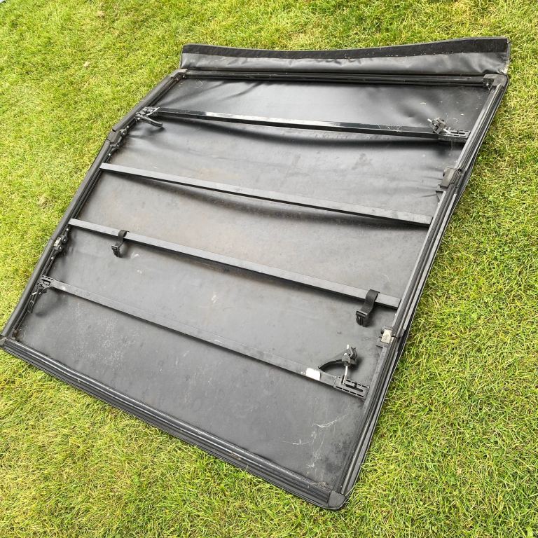 Mitsubishi L200 Series 5 (late 2015 - Early 2019) Tri Soft Folding Cover